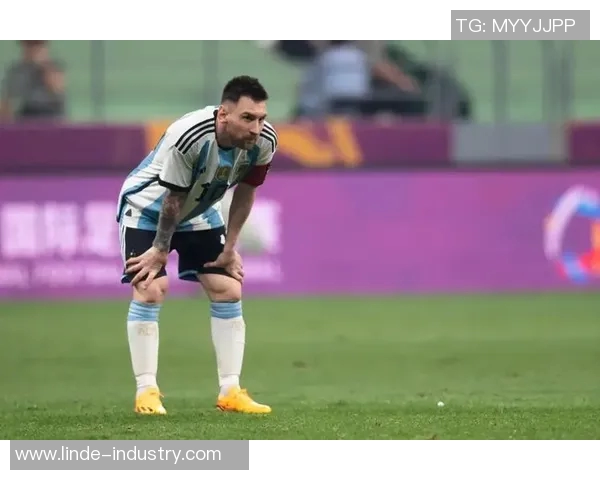 巴西队击败阿根廷队赢得国际足球友谊赛冠军,梅西表现惨淡 巴西队击败阿根廷队赢得国际足球友谊赛冠军,梅西表现惨淡