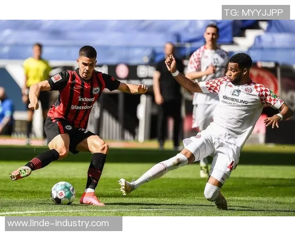 德甲争冠悬念不解，法兰克福绝杀科隆改写冠军格局