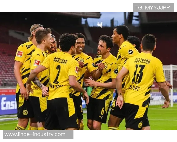 广岛三箭欲签下多特蒙德德甲优质后卫,实力再添利器