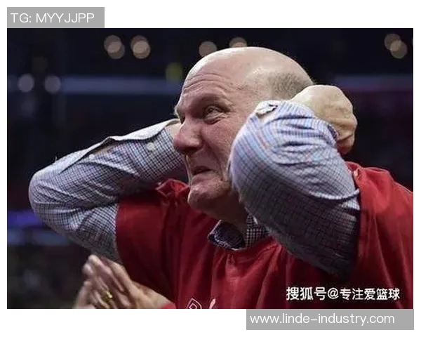 快船主帅因不满判罚被罚下场，球迷不满裁判