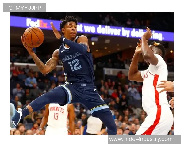 拓者队主场击败雄鹿队,取得两连胜追赶西部前列 拓者队主场击败雄鹿队,取得两连胜追赶西部前列