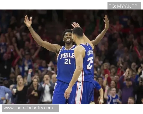 火箭队员西蒙斯表现出色，成为球队关键先发阵容的一员